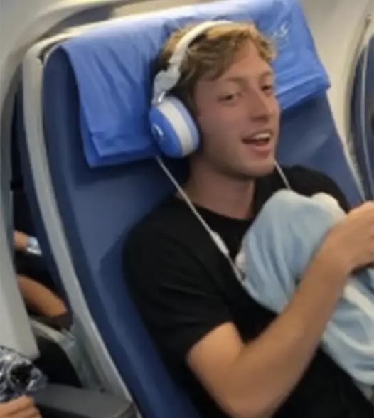 Business-Class Teen Passenger Threw Chips at Me While His Dad Laughed – They Had No Idea They’d Regret It an Hour Later